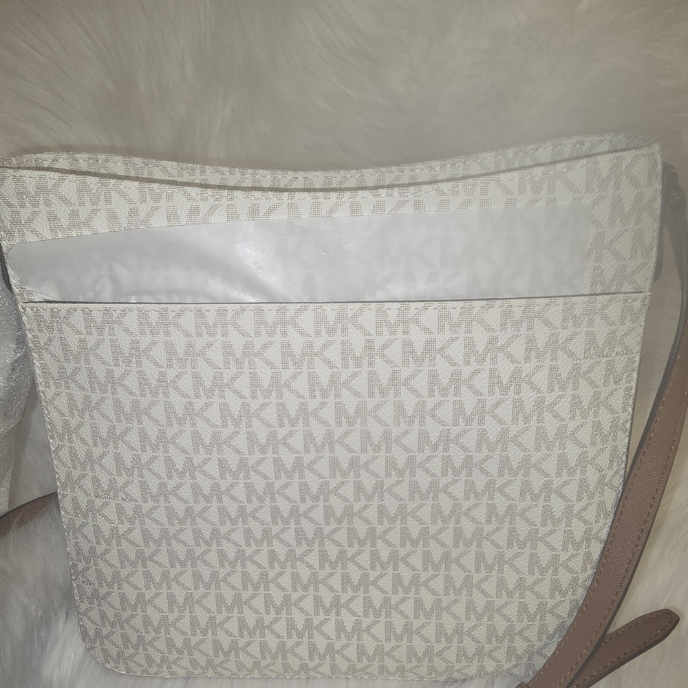 Michael Kors Cream Shoulder Bag - Picture 11 of 13